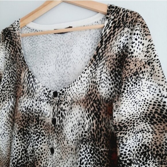 LINDA MATTHEWS Fine Knit Button Front Cardigan Cheetah Animal Print Sz L - Picture 4 of 11
